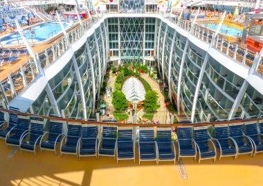 Barselona, Spaine - 06 Eylül 2015: Royal Caribbean, Allure of the Seas