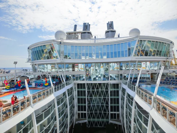 Барселона, 6 сентября 2015 года: Royal Caribbean International, Allure of the Seas — стоковое фото