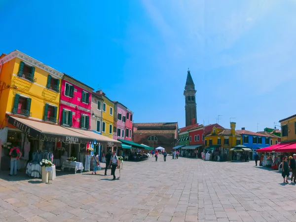 Burano, venedig, italien - 10. Mai 2014: bunte alte häuser auf der insel — Stockfoto
