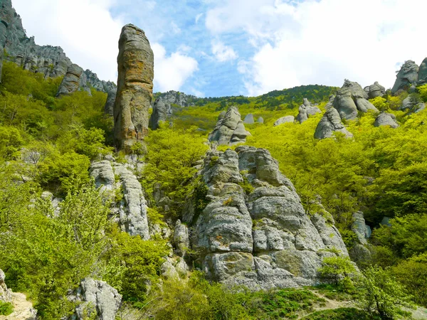 Крымские горы в солнечный летний день. Стоковая Картинка