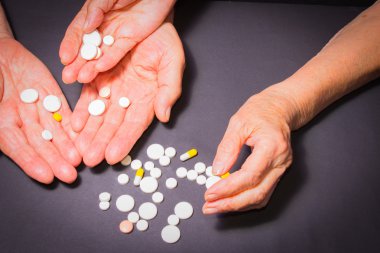 Hapları ile eski eller