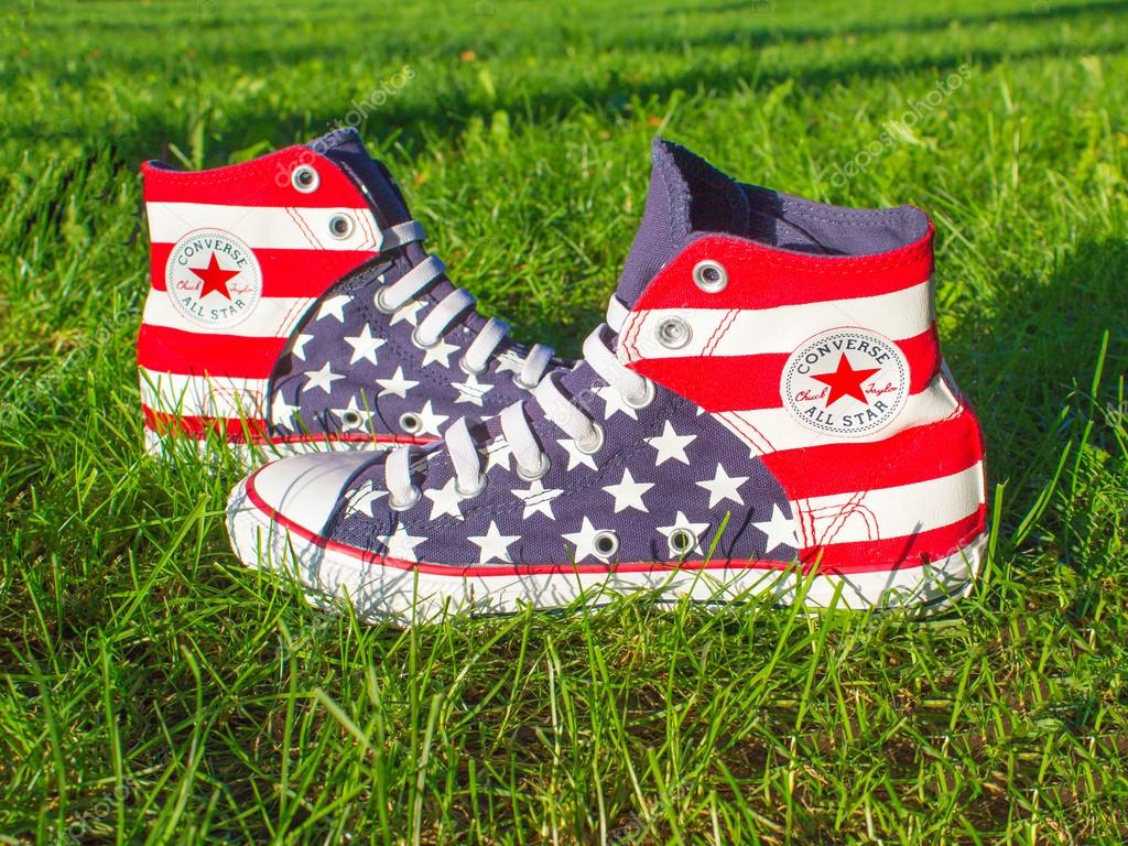 Converse all stars wallpaper | Dnipropetrovsk, Ukraine - August, 21 2016: All Star Converse sneakers on green grass – Stock Editorial Photo © Marina113 #120763746