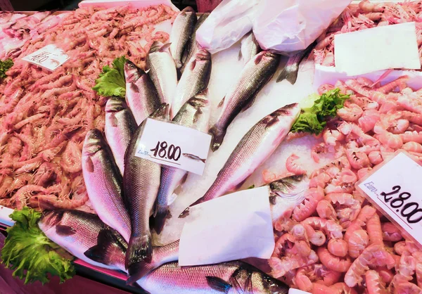 Venetianska Fiskmarknaden Fisk Och Räkor Rialto Fiskmarknaden Ligger Vid Grand — Stockfoto