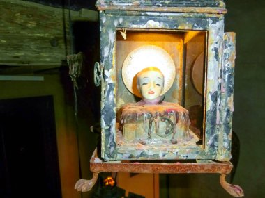 Venedik, İtalya - Haziran 06, 2015: Venedik Bienali 'nin 56. Uluslararası Sanat Sergisi sırasında İtalya' nın Venedik Sarayı 'nda kurulum görüntüsü