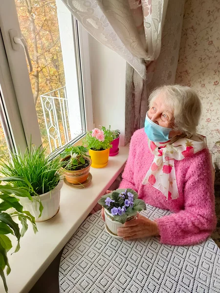 Друга Хвиля Ковід Охорона Здоров Безпека Пандемія Стара Самотня Жінка — стокове фото