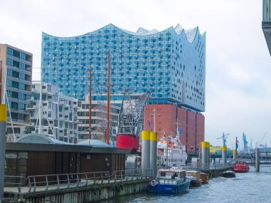 Hamburg, Almanya - 09 Aralık 2016: Hamburg, Almanya 'da kış mevsiminde Depo Speicherstadt. Hamburg 'daki Hafencity Mahallesi' ndeki depolarda..