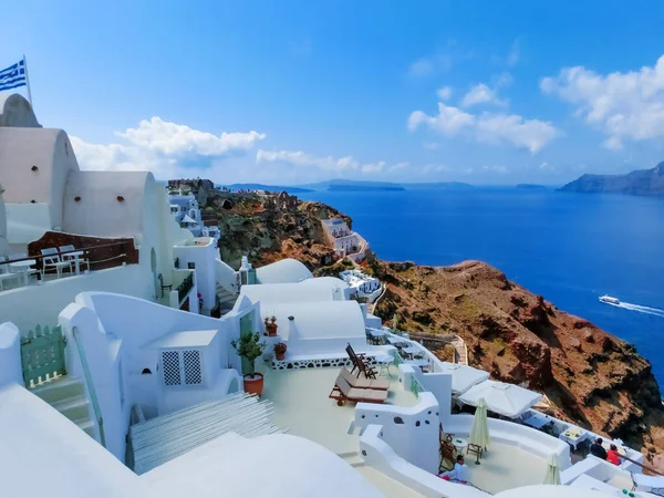 Oia Greece June 2015 Santorini People Sitting Beautiful Terrace Sea — Stock Photo, Image