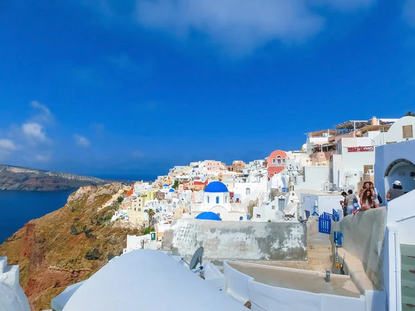 Oia Greece June 2015 Santorini People Going Beautiful Terrace Sea — Stock Photo, Image