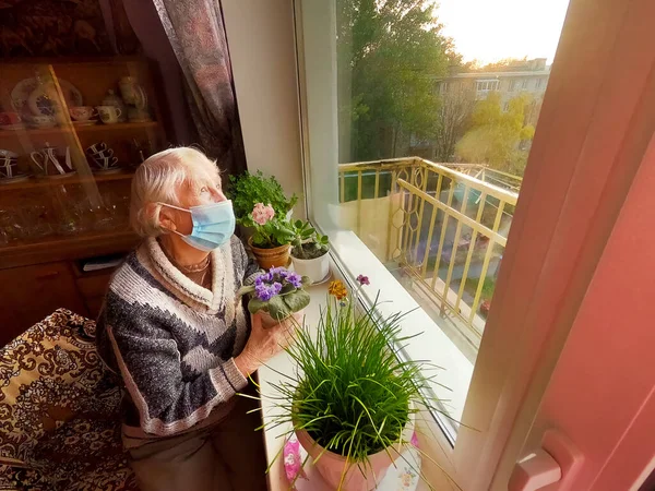 Segunda Onda Covid Conceito Saúde Segurança Pandemia Idosa Idosa Solitária — Fotografia de Stock