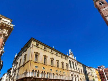İtalya, Veneto, Vicenza 'daki Piazza Dei Signori' de ünlü Bazilika Palladiana veya Palazzo della Ragione manzarası