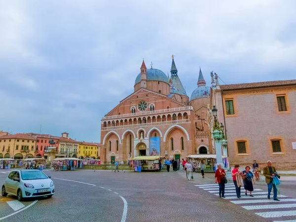 Padua, Italien - 19. September 2014: Blick auf die historische Basilika St. Anthony in Padua — Stockfoto