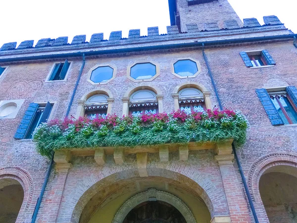 意大利帕多瓦美丽的有花的阳台 — 图库照片