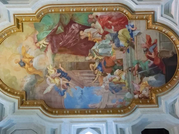 Roma, İtalya - 02 Mayıs 2014: fresk, Zincirlerin Mucizesi, 2 Mayıs 2014 tarihinde İtalya 'da Vincoli Kilisesi' ndeki San Pietro 'nun kasalı tavanında