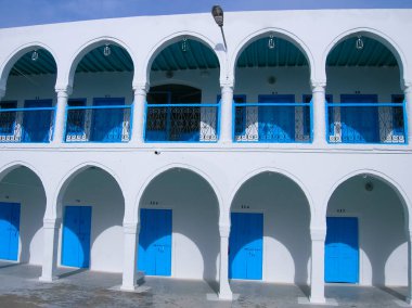Houmt Souk, Tunus - 3 Ocak 2008: Houmt Souk kasabası yakınlarındaki Hara Seghira Er-Riadh Yahudi köyünde El Ghriba sinagogu Djerba Sinagogu. Tunus. Kuzey Afrika