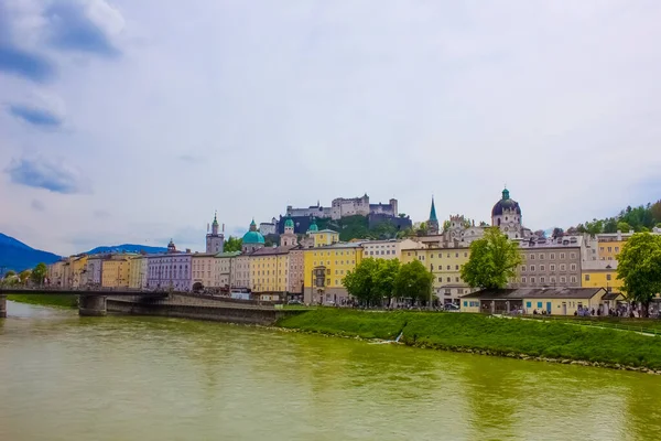 Piękny Widok Panoramę Salzburga Salzach Lecie Salzburg Salzburger Land Austria — Zdjęcie stockowe