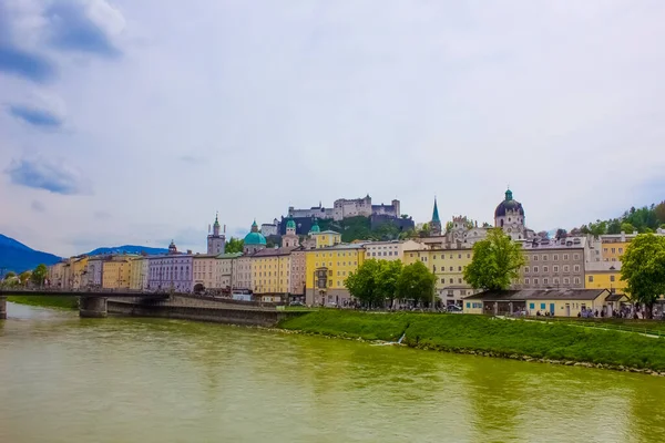 Prachtig Uitzicht Skyline Van Salzburg Met Salzach Rivier Zomer Salzburg — Stockfoto