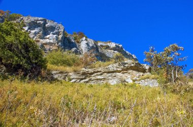 Kırım dağları. Kırım 'daki dağlar güneşli yaz gününde.