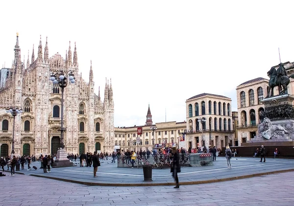 Milão Itália Maio 2017 Pessoas Que Vão Praça Duomo Milão — Fotografia de Stock