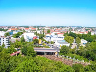 Almanya 'daki Humboldthain uçaksavar kulesinden Berlin' e bakın.