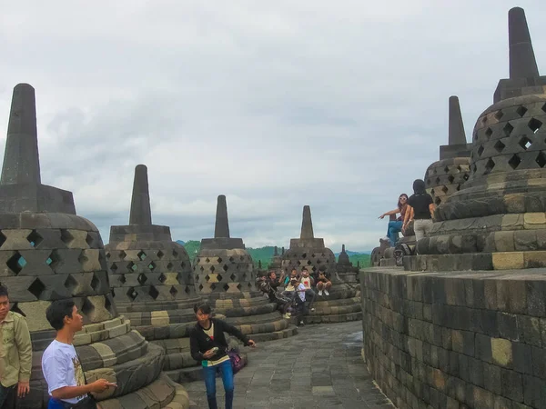 Java Endonezya Ocak 2009 Borobudur Tapınağı Nda Stupas Yakınlarına Giden — Stok fotoğraf