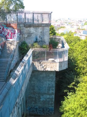 Almanya 'daki Humboldthain uçaksavar kulesinden Berlin' e bakın.