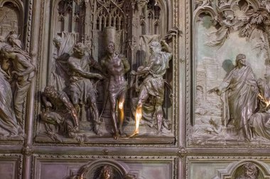 İtalya 'daki Katedral ya da Duomo di Milano' nun gece manzarası