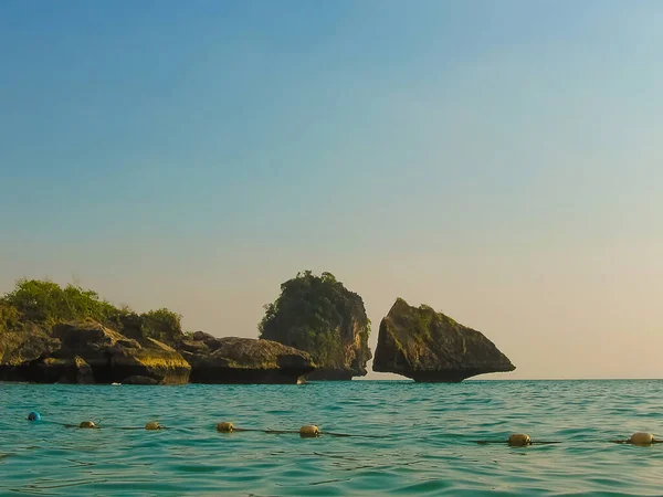 泰国Krabi岛Railay岛上Phra Nang海滩的岩石 — 图库照片