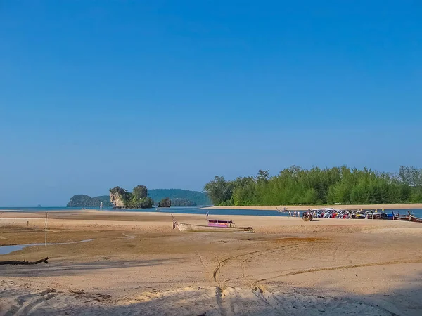 Paisaje Tropical Playa Del Ferrocarril Krabi Tailandia Vista Las Rocas —  Fotos de Stock