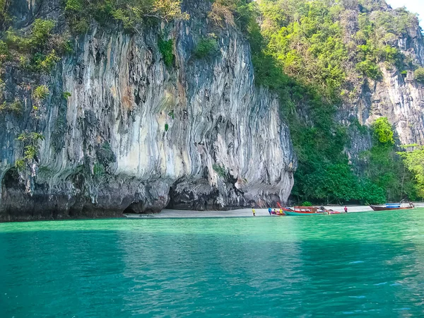 热带风景 泰国Krabi Railay海滩岩石视图 — 图库照片