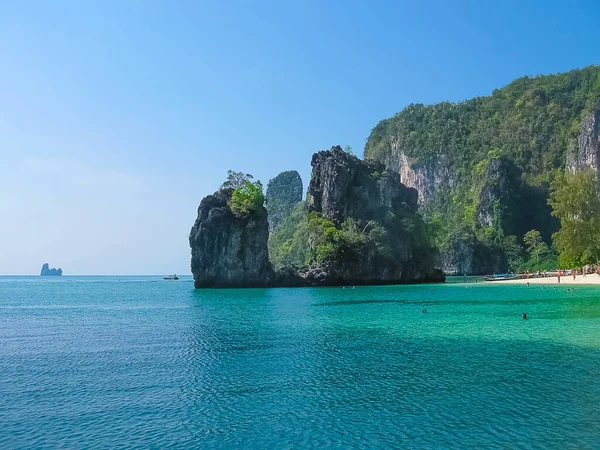 热带风景 泰国Krabi Railay海滩岩石视图 — 图库照片