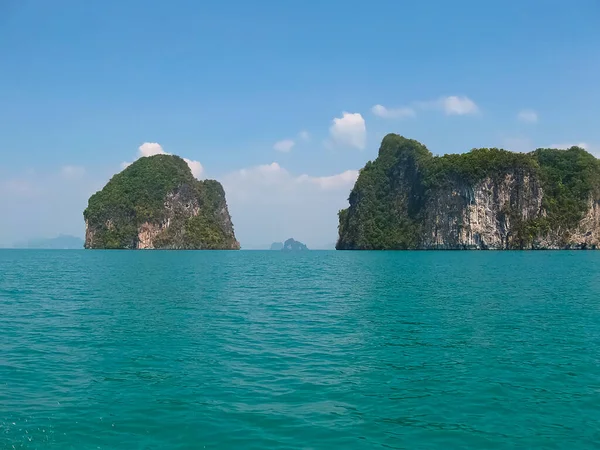 Tropik bir manzara. Railay Sahili, Krabi, Tayland Kayalıklar Manzarası