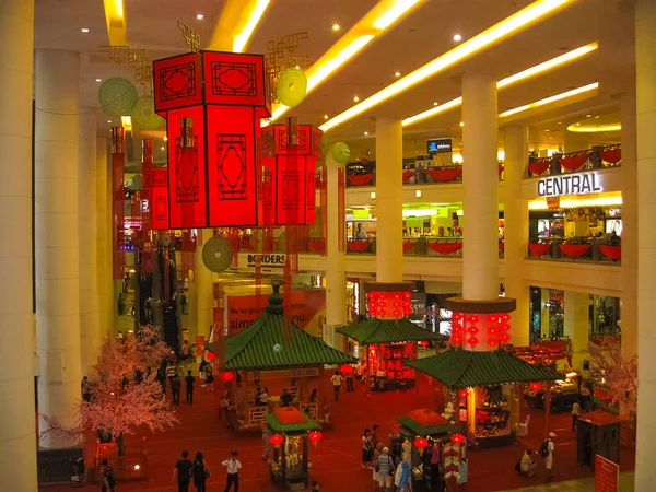 Kuala Lumpur Malesia Febbraio 2011 Gente Piani Del Centro Commerciale — Foto Stock