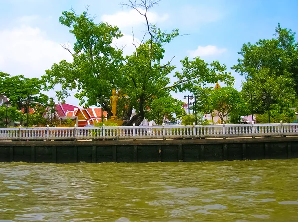 Bangkok Thailand June 2008 Wooden Slums Stilts Riverside Chao Praya — Stock Photo, Image