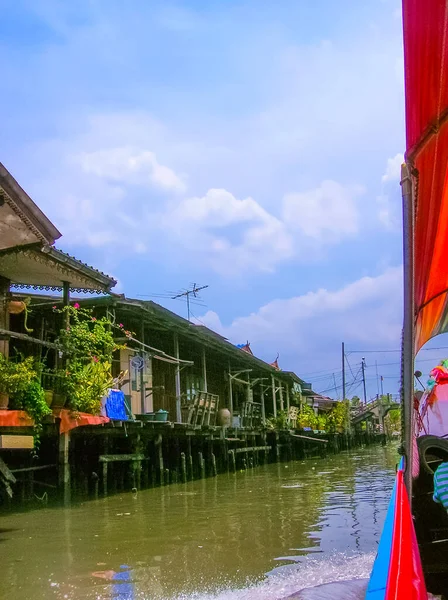 Baraccopoli Legno Palafitte Sul Lungofiume Del Fiume Chao Praya Bangkok — Foto Stock