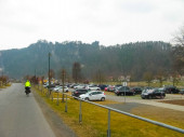 Radweg in Sachsen an der Oberlausitz im Frühling. Sächsische Schweiz, Sachsen, Deutschland, Europa im Winter oder Frühling