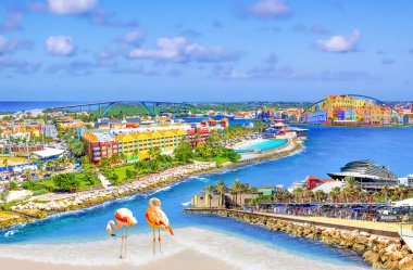 Curacao 'daki Willemstad kasabasının hava manzaralı kolajı Curacao adası Karayip Denizi' ndeki Antiller 'de güzel mimarisi ve plajları olan tropikal bir cennettir..