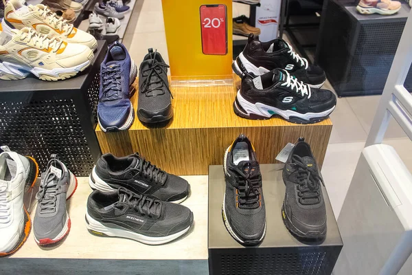 Kiyv Ukrayna Ağustos 2020 Alışveriş Merkezindeki Mağazada Skechers Ayakkabıları Skechers — Stok fotoğraf
