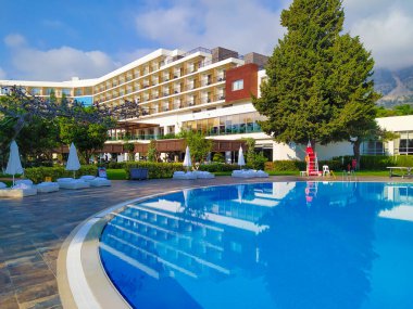 Beldibi, Kemer, Antalya, Türkiye - 11 Mayıs 2021: Beldibi, Kemer, Antalya, Türkiye 'deki 5 yıldızlı Rixos Beldibi Oteli manzarası 11 Mayıs 2021
