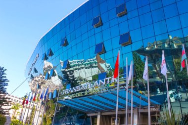 Goynuk, Antalya, Türkiye - 11 Mayıs 2021: Türkiye, Goynuk, Goynuk, Türkiye, Antalya 'da 11 Mayıs 2021 tarihinde bir gemi şeklinde Transatlantik Oteli