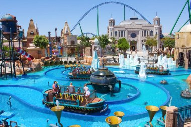 Belek, Antalya, Türkiye - 15 Mayıs 2021: Belek 'teki Efsaneler Diyarı tema parkı. Su manyaklığı macerası ve hiper bardak altlığı