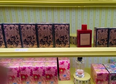 Antalya, Türkiye - 11 Mayıs 2021: Gucci 'den farklı türde parfüm alışverişi