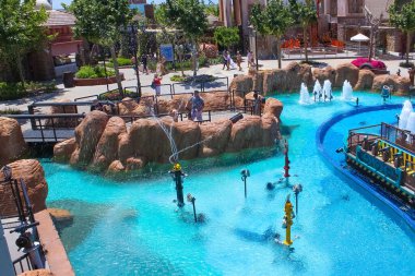 Belek, Antalya, Türkiye - 15 Mayıs 2021: Belek 'teki Efsaneler Diyarı tema parkı. Su manyaklığı macerası