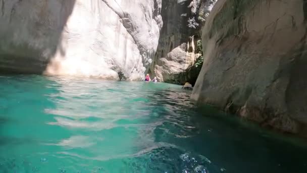 Goynuk, Antalya, Turquie - 11 mai 2021 : Randonnée pédestre le long du sentier Lycien dans le canyon de l'Harmonie — Video