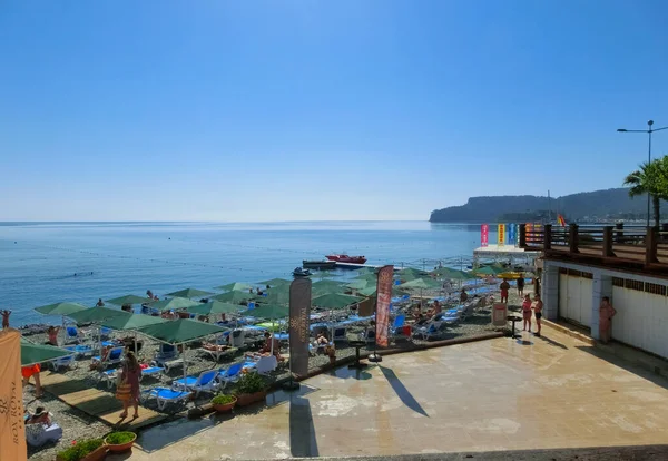 Kemer Antalya Turquía Mayo 2021 Sillas Cubierta Playa Con Sombrillas — Foto de Stock