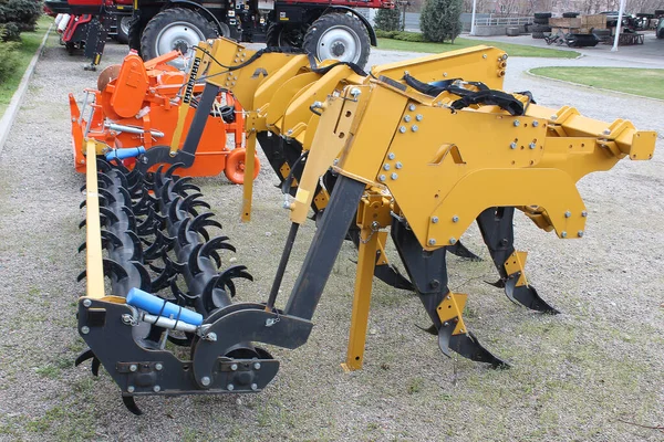 Kleurrijke Landbouwmachines Eggen Tanden — Stockfoto