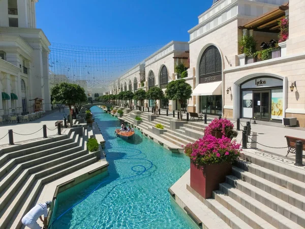 Turquía, Belek - 15 de mayo de 2021: La zona comercial del Hotel Land of Legends and Theme Park — Foto de Stock