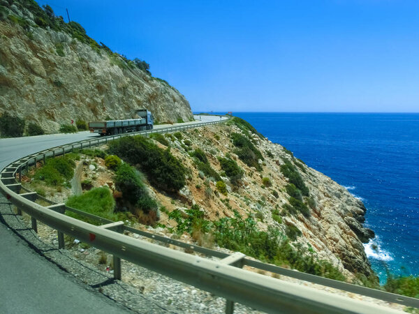 Залив и дорога между Кас Финике с видом на море