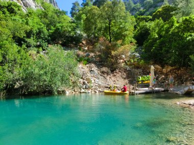 Goynuk kasabası yakınlarındaki Harmony Kanyonu 'ndaki Lycian patikasında geziniyorum.