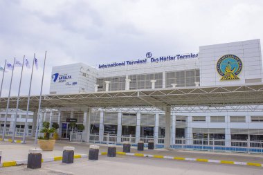 Antalya, Türkiye - 11 Mayıs 2021: Antalya Havaalanı - uluslararası terminal.