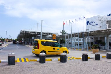 Antalya, Türkiye - 11 Mayıs 2021: Antalya Havaalanı - uluslararası terminal.
